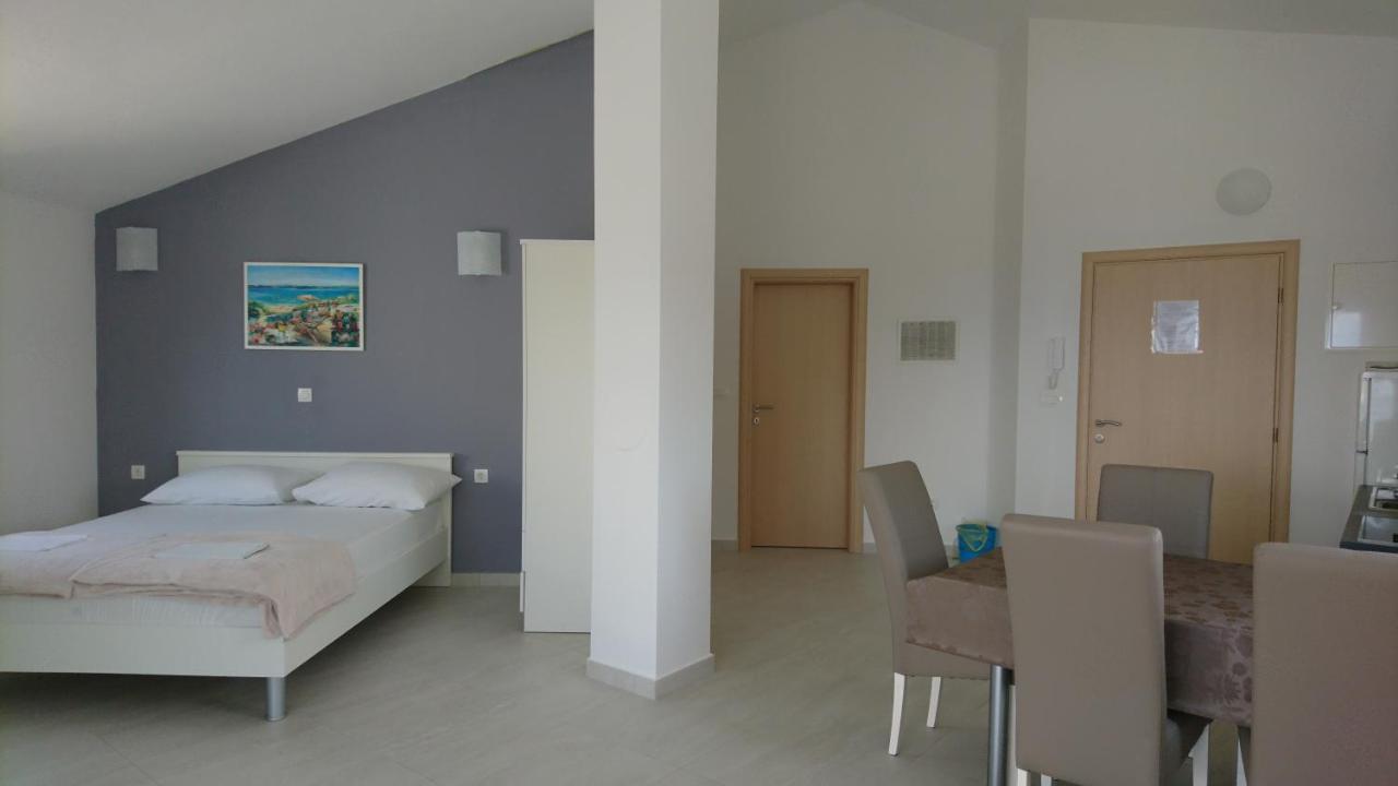 Colic Lägenhet Njivice Exteriör bild