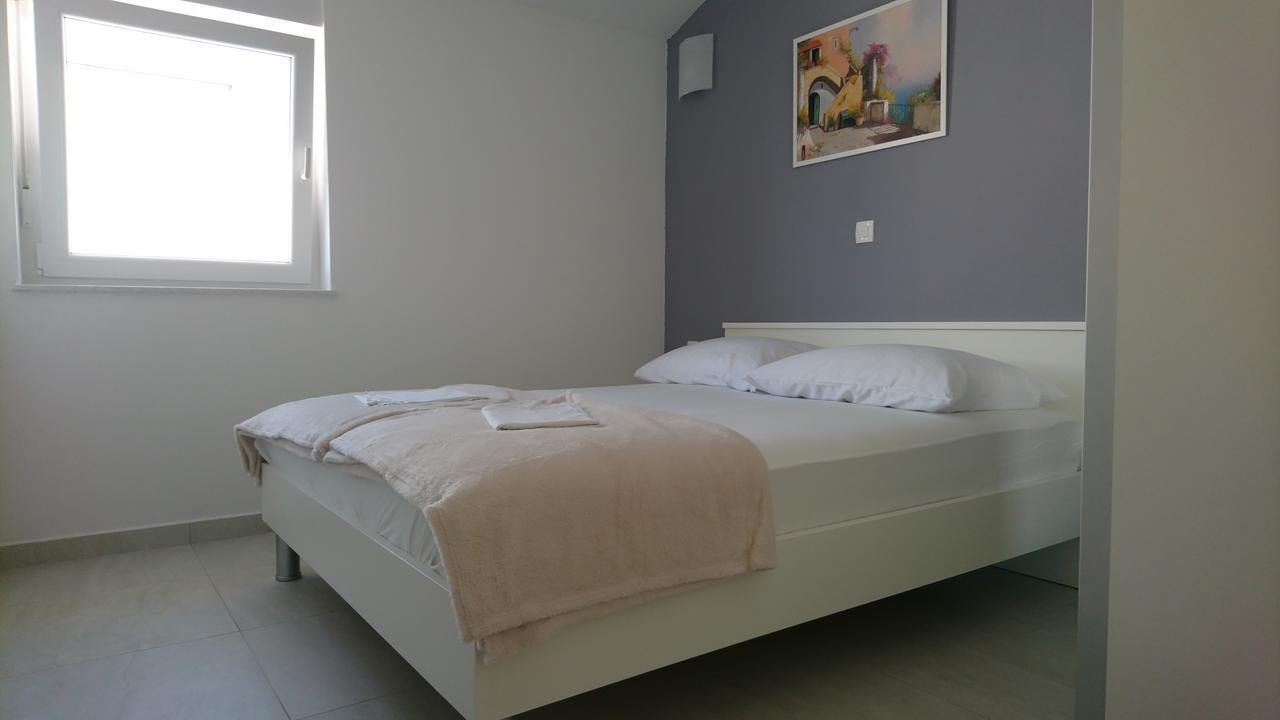 Colic Lägenhet Njivice Exteriör bild