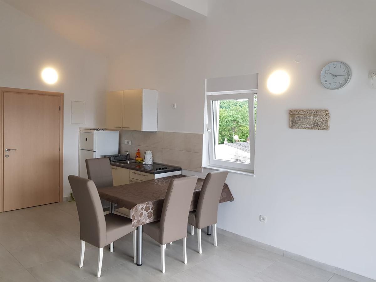 Colic Lägenhet Njivice Exteriör bild