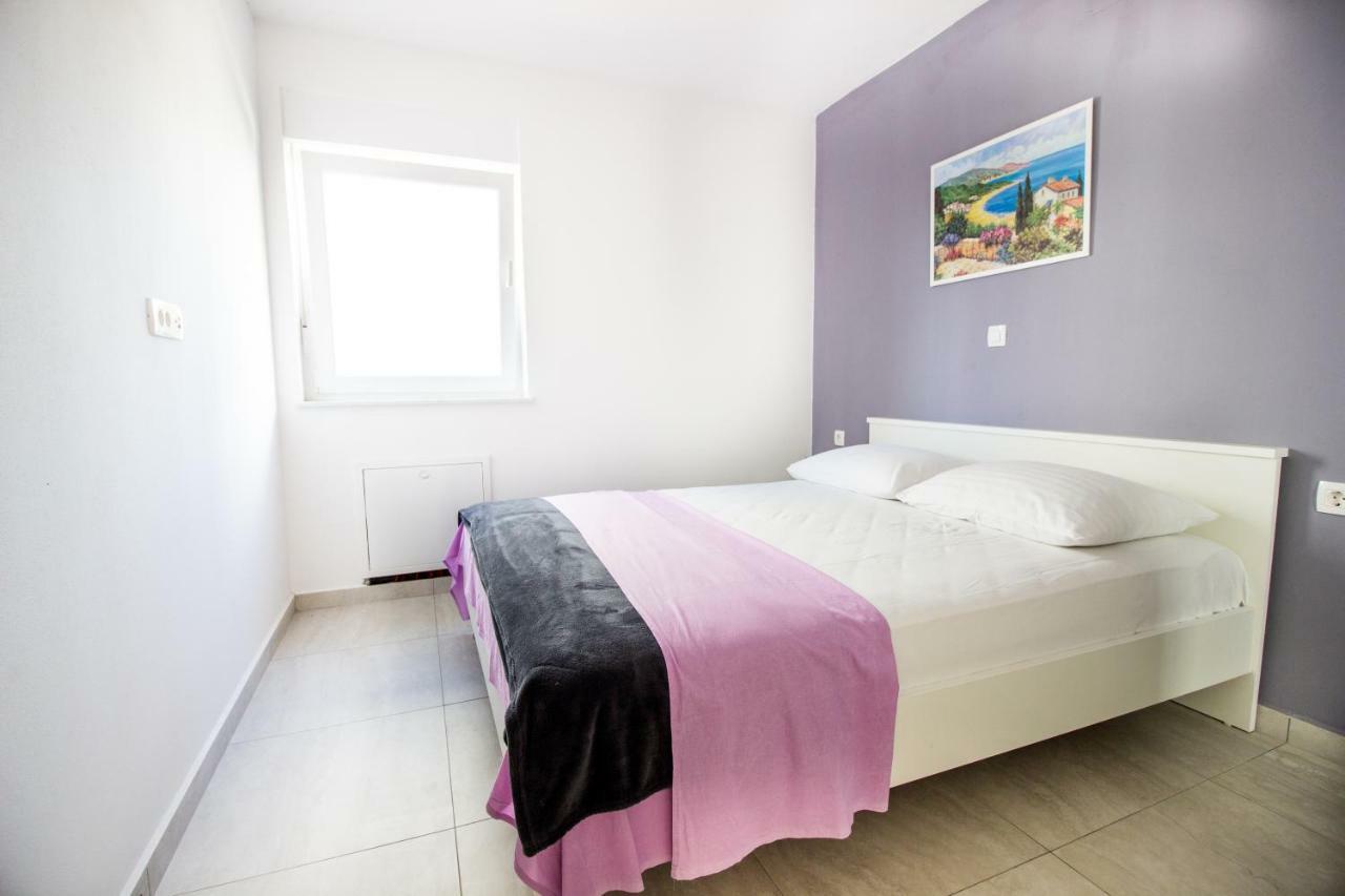 Colic Lägenhet Njivice Exteriör bild
