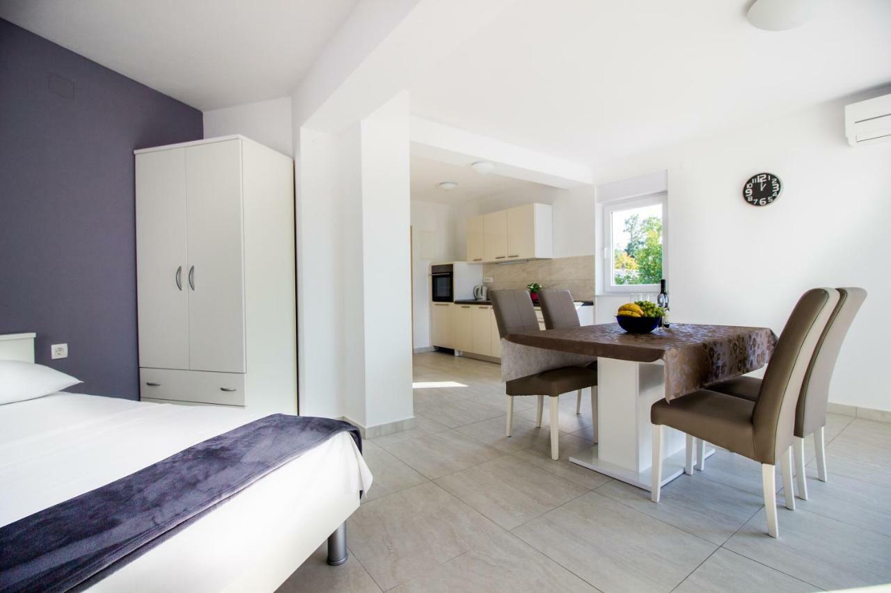 Colic Lägenhet Njivice Exteriör bild