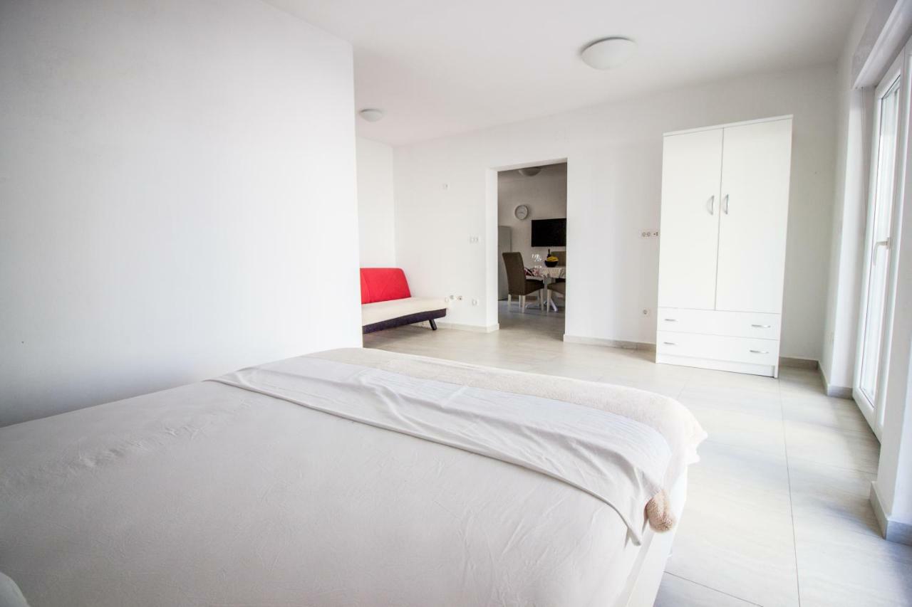 Colic Lägenhet Njivice Exteriör bild