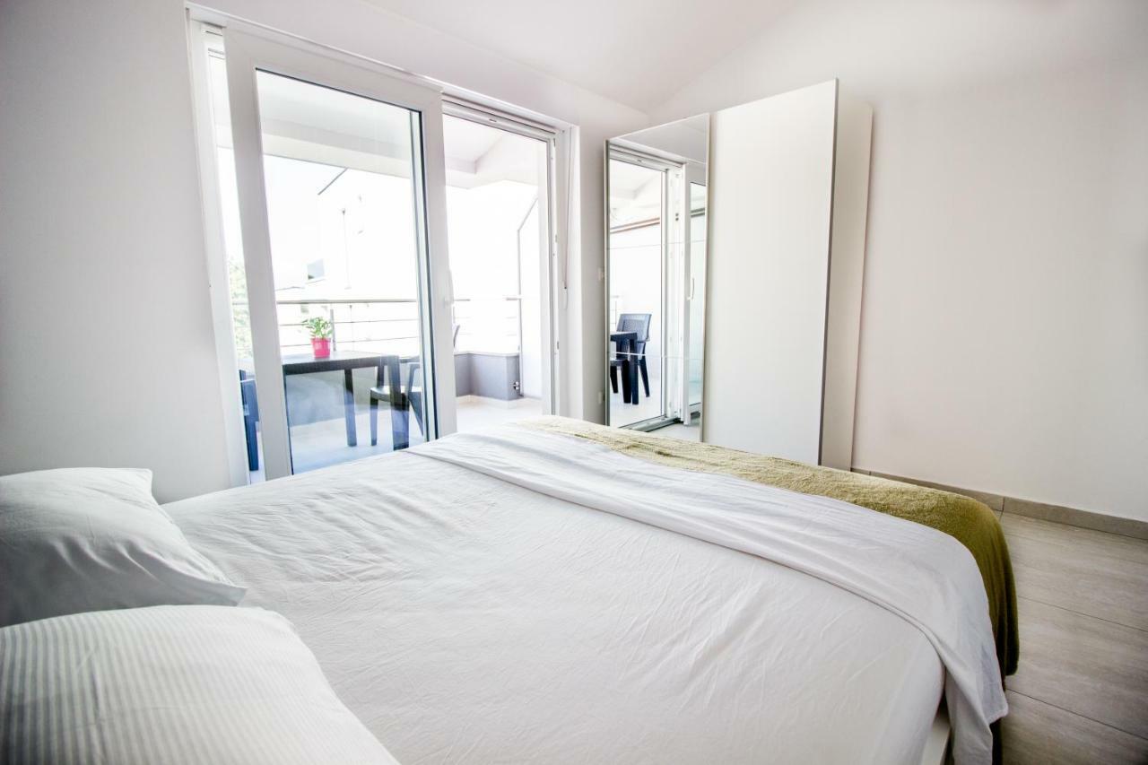 Colic Lägenhet Njivice Exteriör bild