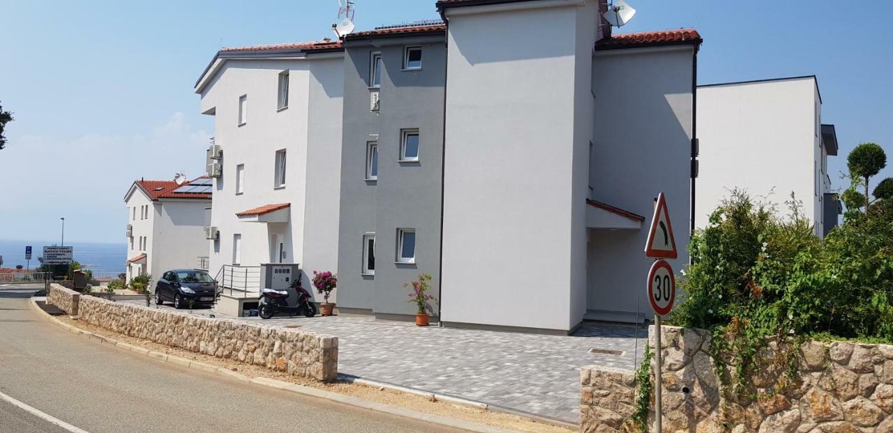 Colic Lägenhet Njivice Exteriör bild
