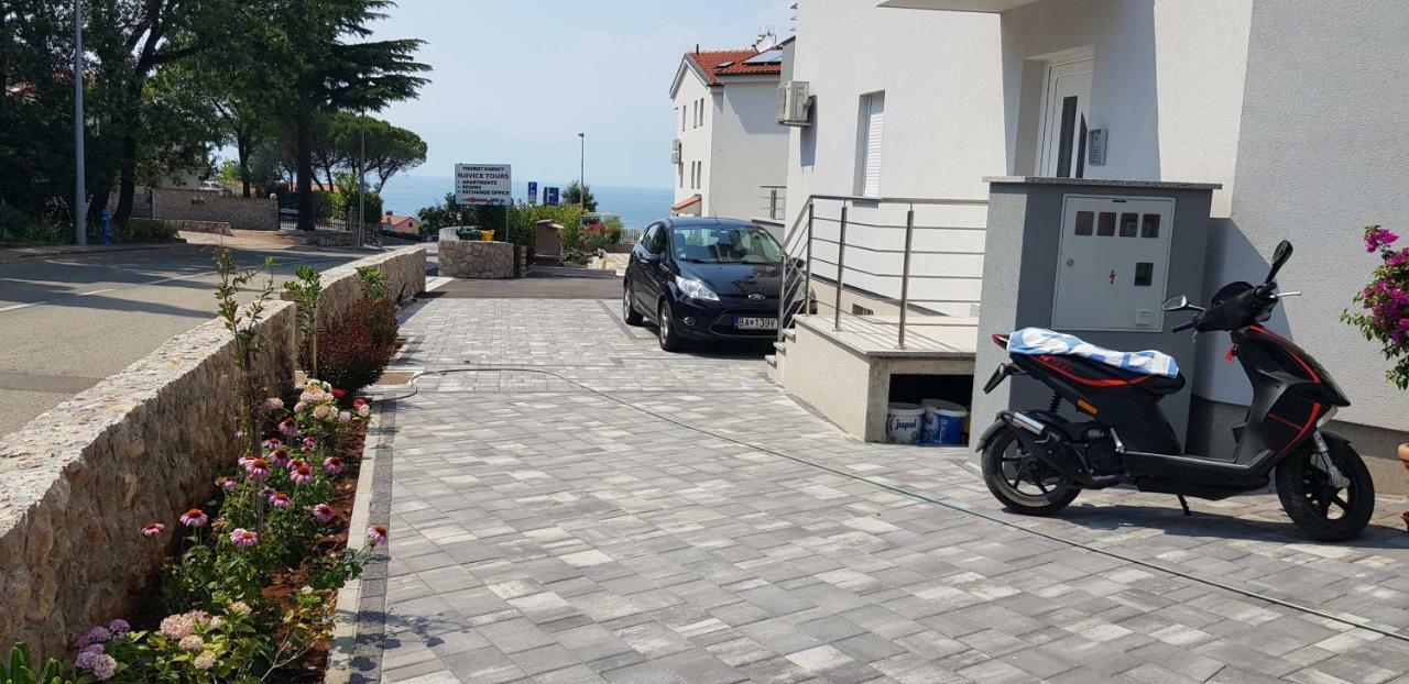 Colic Lägenhet Njivice Exteriör bild